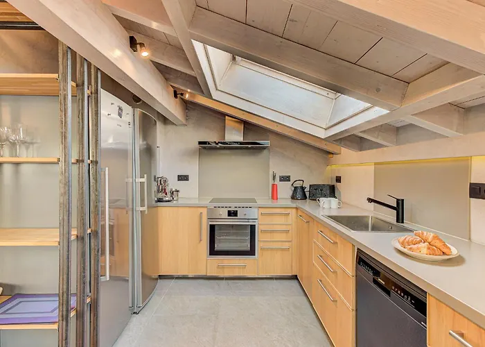 Kaiya - Alpes Travel - Les Praz - Sleeps 8 Шале