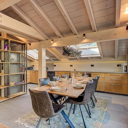 Kaiya - Alpes Travel - Les Praz - Sleeps 8