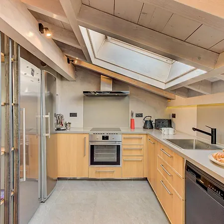 Kaiya - Alpes Travel - Les Praz - Sleeps 8 Chalet