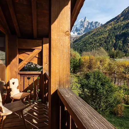 Kaiya - Alpes Travel - Les Praz - Sleeps 8 Chalet