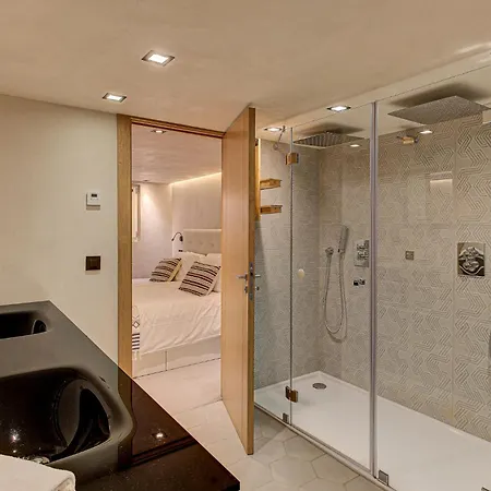 Kaiya - Alpes Travel - Les Praz - Sleeps 8 Chalet Chamonix