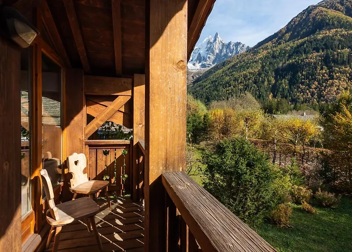 Kaiya - Alpes Travel - Les Praz - Sleeps 8 Chalet