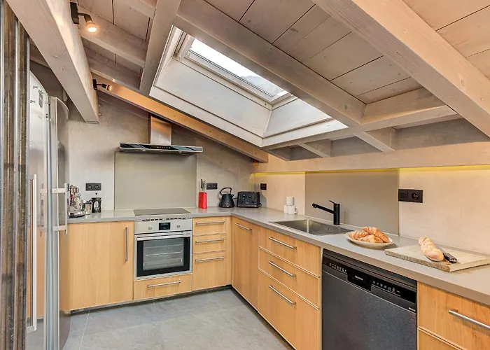 Kaiya - Alpes Travel - Les Praz - Sleeps 8 *