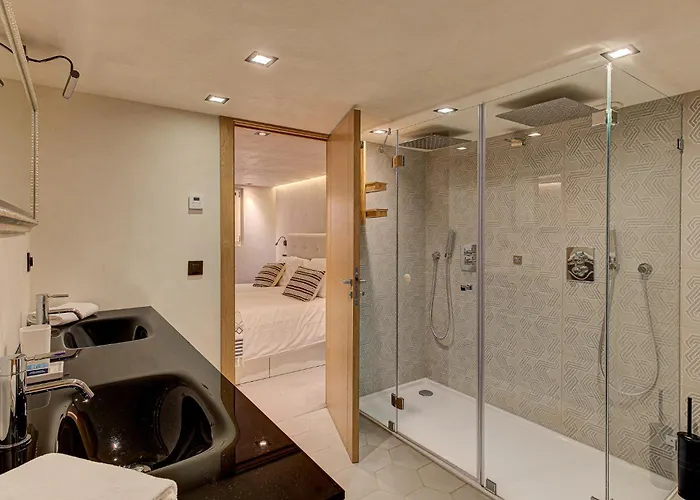 Kaiya - Alpes Travel - Les Praz - Sleeps 8 Chalet Chamonix